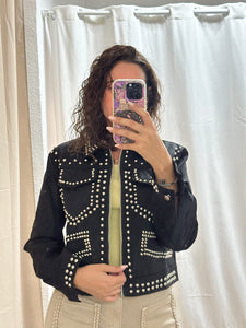 CHAQUETA NEGRA TACHUELAS