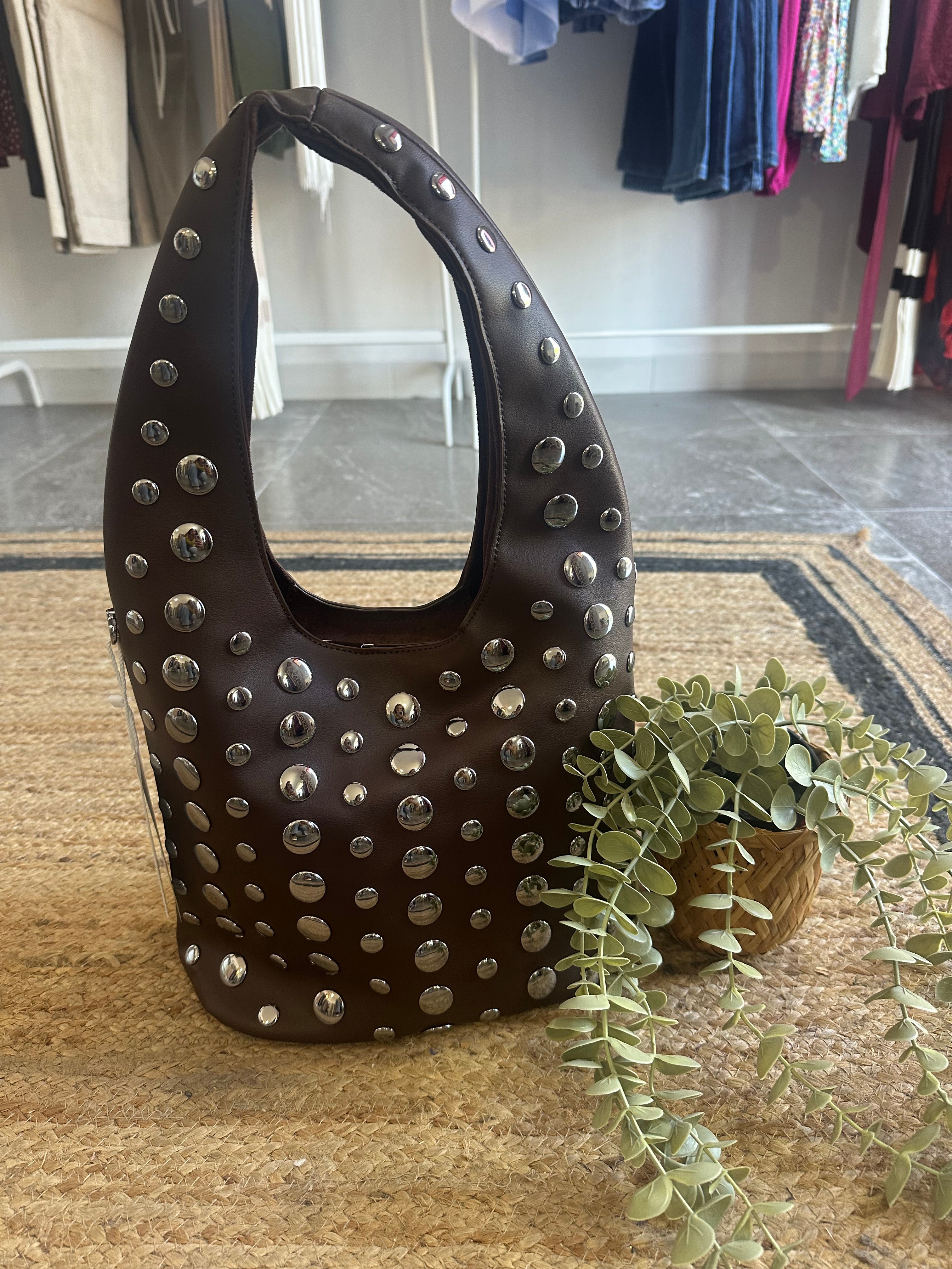 BOLSO TACHUELAS